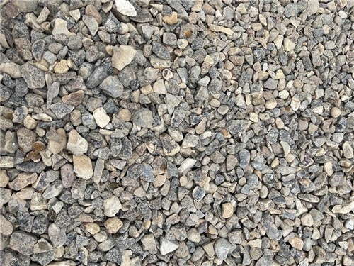 A natural flint aggregate containing particles ranging from 4mm to 10mm.
Used for Soakways, French Drains, Drainage trench and bedding of pipes.