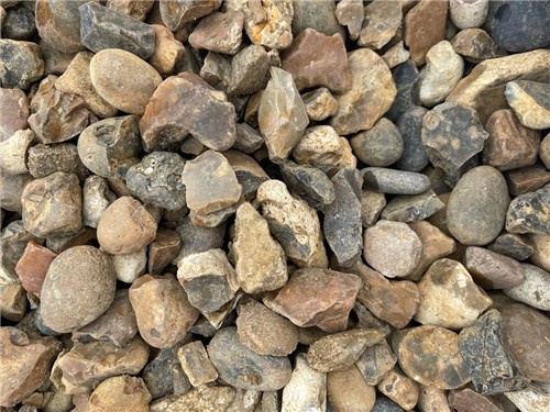 A natural flint aggregate containing particles ranging from 20mm to 40mm.
Used for Soakways, French Drains, Drainage trench and bedding of pipes.